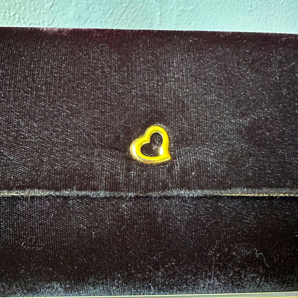 VICTORIA SECRET BLACK VELVET CLUTCH. - Picture 4 of 7
